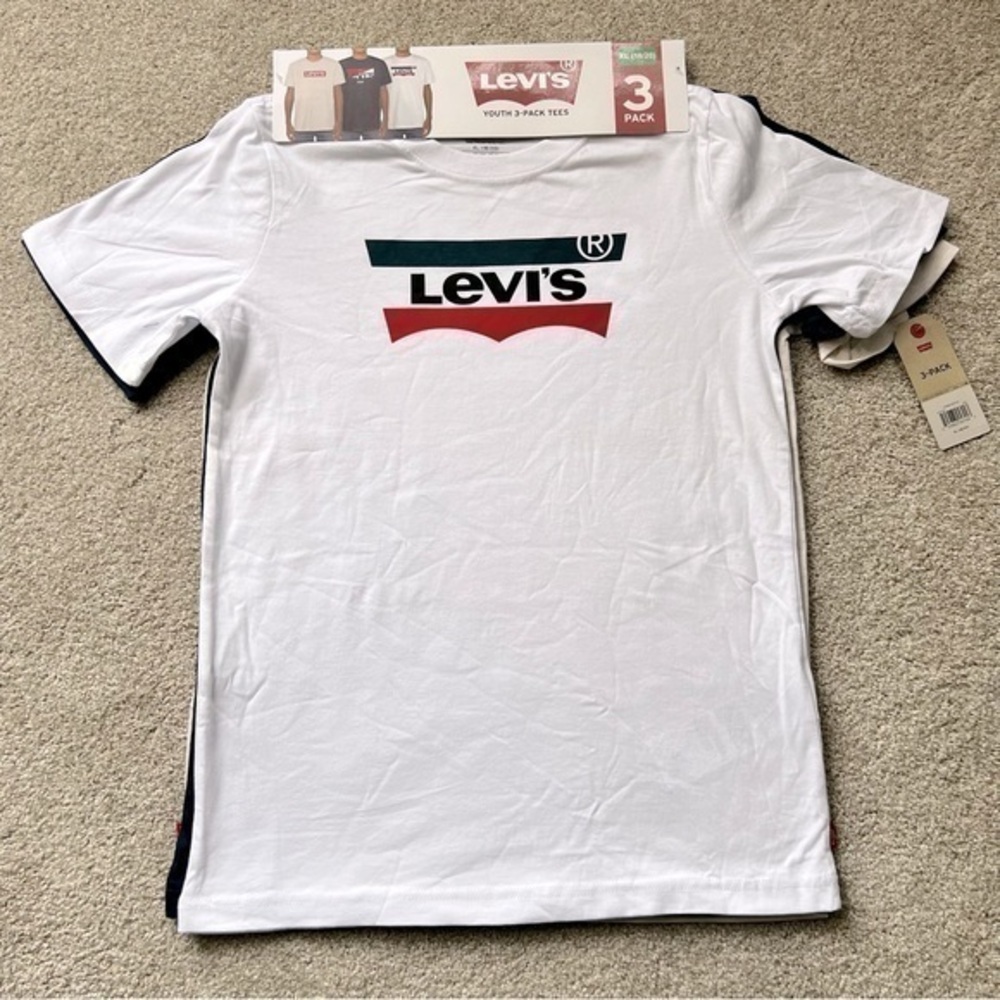 NWT Levi’s youth bundle of three short sleeve logo tshirts